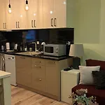 Апартаменты Cosy 11mins Center *